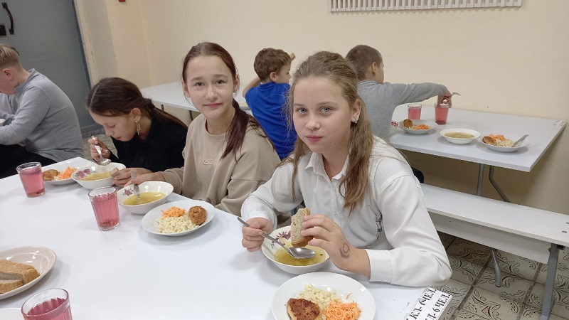 Школьная столовая.